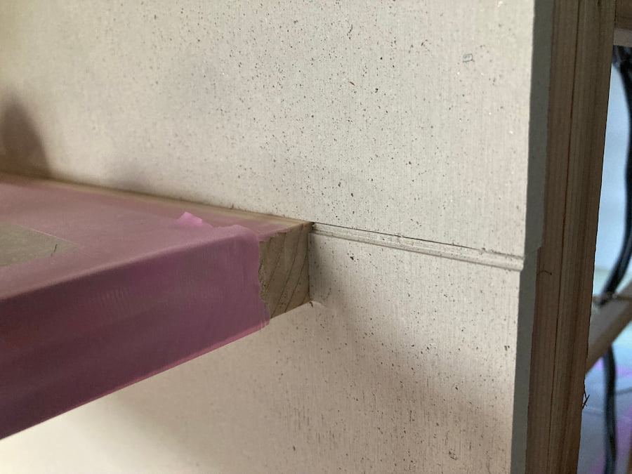 白い壁は「モイスNT」という天然素材からできた調湿建材