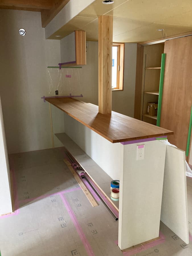 お施主様の思い出のタモのキッチンカウンターを旧宅から再利用