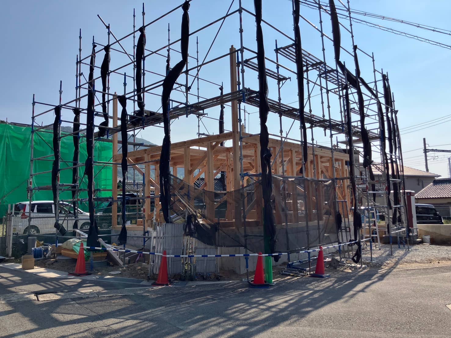 基礎の施工後、いよいよ建て方が始まる