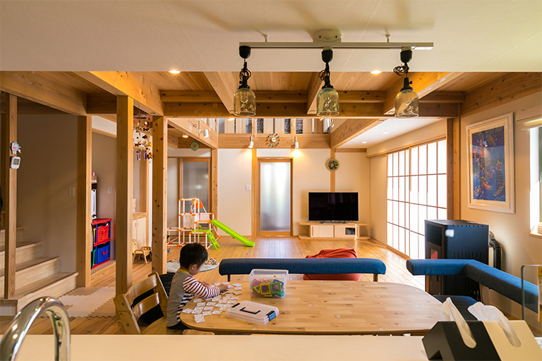 リビングが見渡せるキッチン