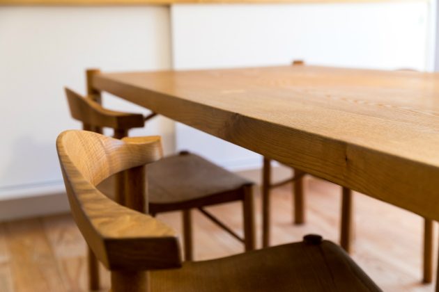 ご夫婦が大切にされているはんぺんチェアと食卓