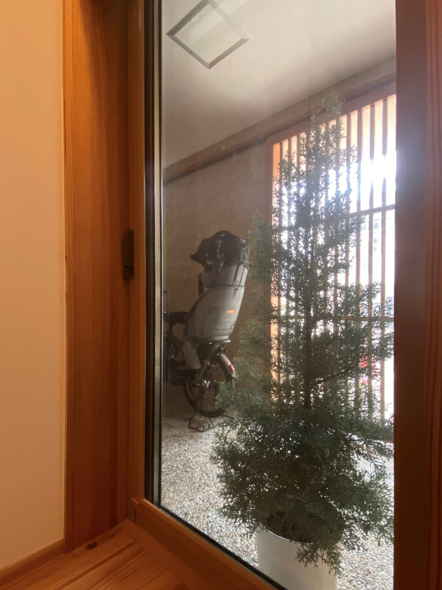 人も自転車も濡れない玄関土間の工夫