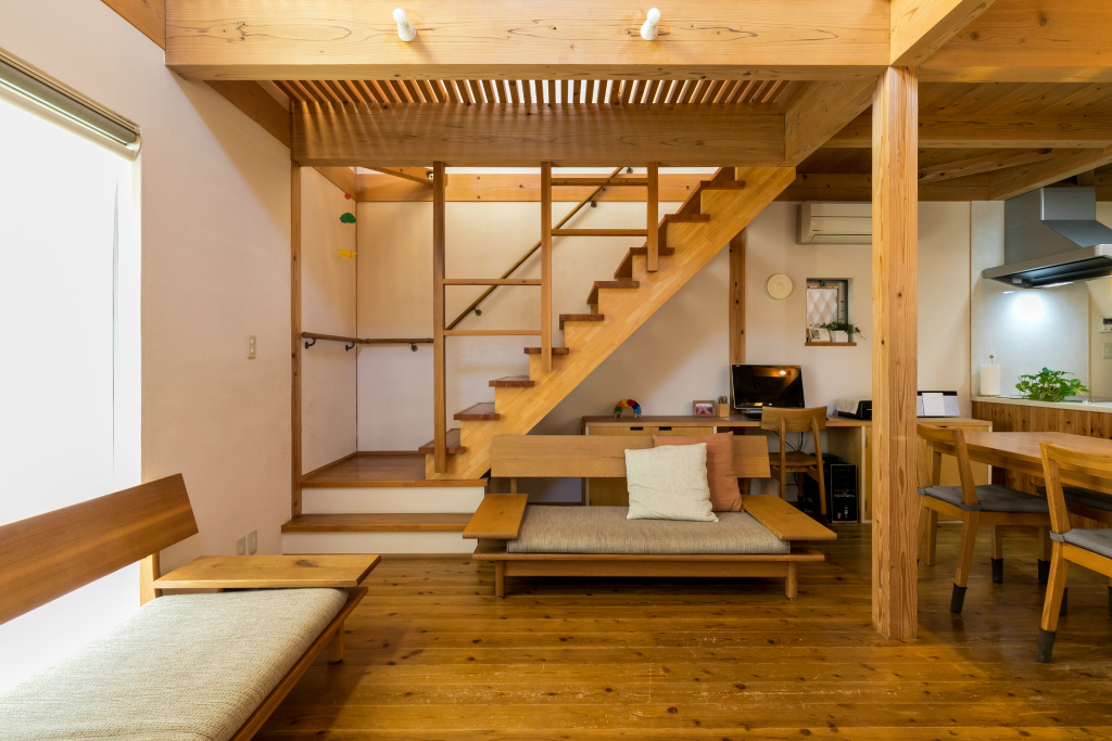 1階2階が大きな吹き抜けでつながり、家全体がひとつの部屋のよう