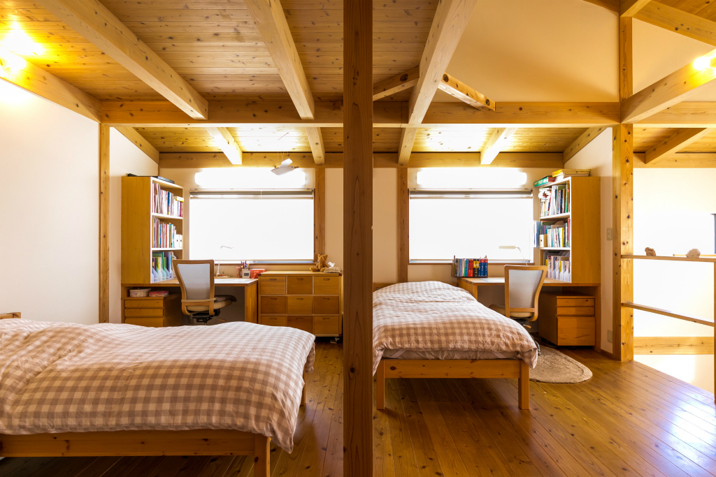 成長されたら壁をつくれるように設計していたが、12年経った今も壁はつくらず開放的なまま