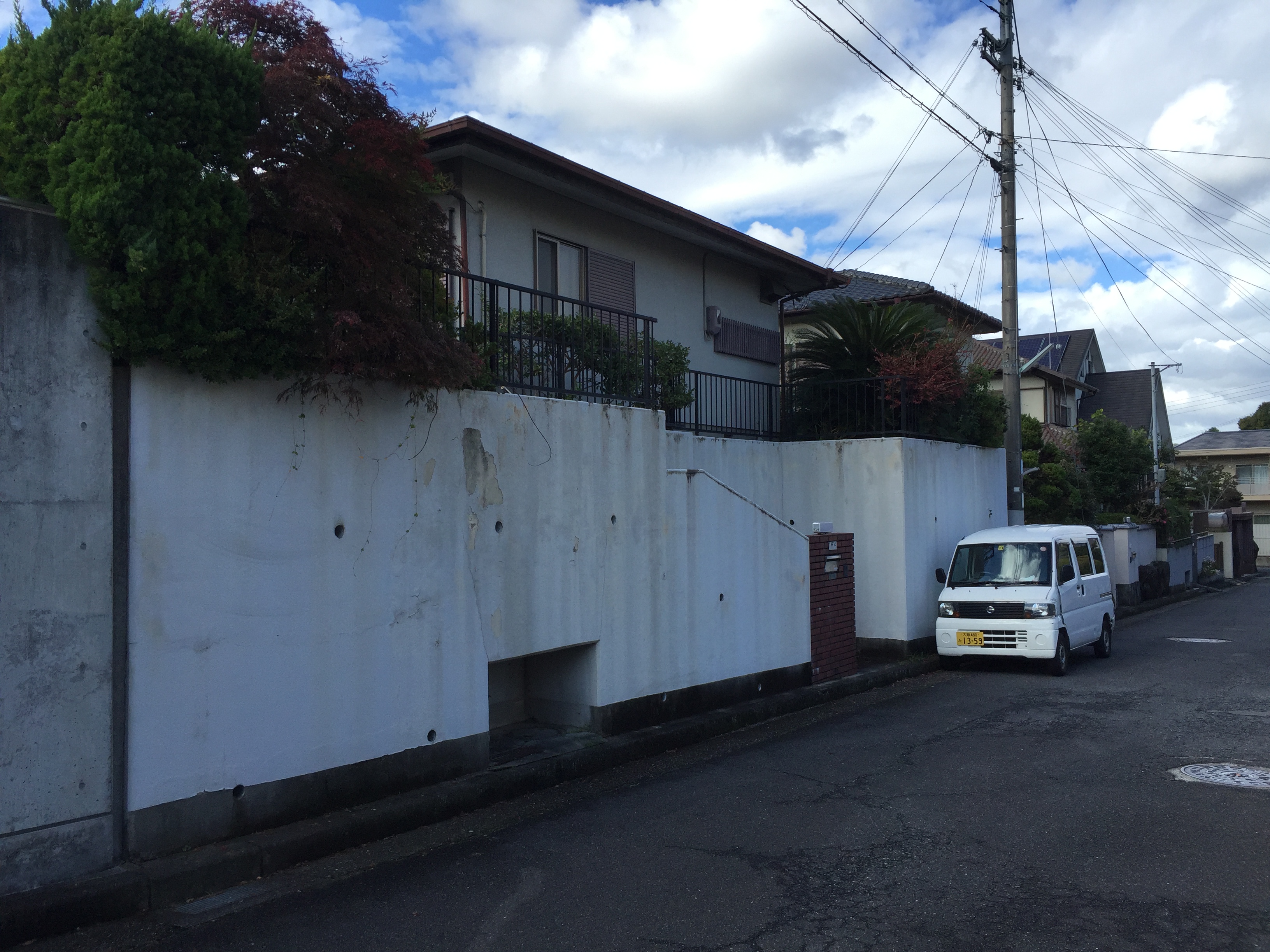 道路と高低差がある土地でビフォーアフター 平屋建てロフト2階の家 Ln 奈良市